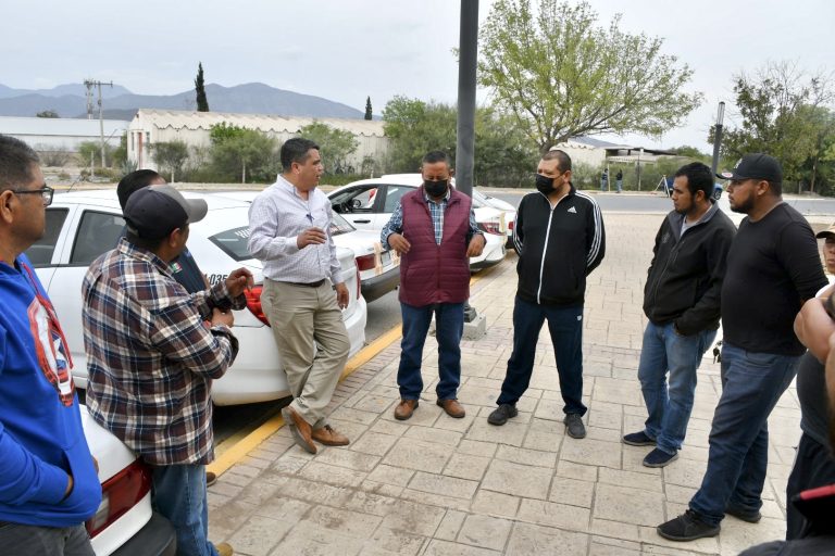 Escucha Ayuntamiento de Ramos a taxistas para mejorar accesibilidad en el servicio 