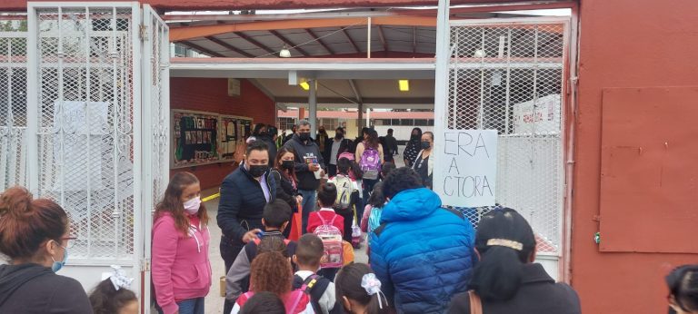 Exigen destitución de directora de primaria Ignacio Allende en Saltillo