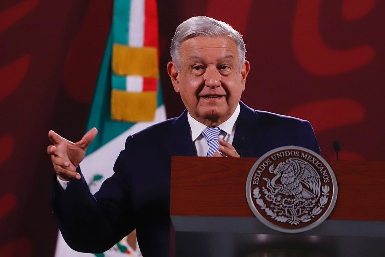 López Obrador reta a Loret de Mola