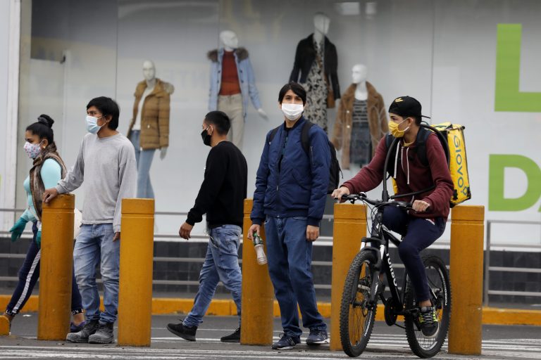 Por precaución habitantes de Coahuila continúan usando el cubrebocas