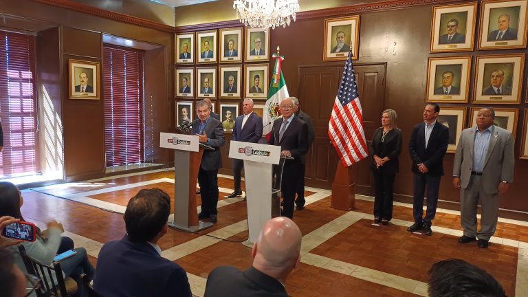 Reconoce embajador Ken Salazar trabajo de Coahuila para resolver problemática de migrantes