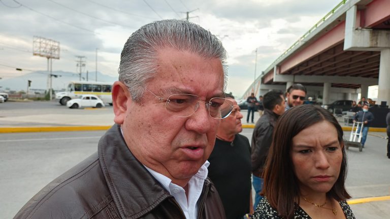 Reprueba director de transporte de Saltillo “operativos” de taxistas contra choferes de plataformas