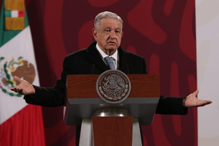 La del domingo será la marcha de los “acarreados”; AMLO reconoce que los participantes serán trasladados en camiones