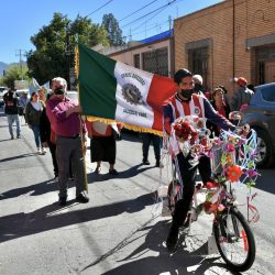 A bordo de vehículos, transportistas celebran a la Virgen de Guadalupe 