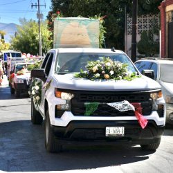 A bordo de vehículos, transportistas celebran a la Virgen de Guadalupe 1