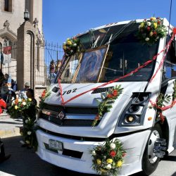 A bordo de vehículos, transportistas celebran a la Virgen de Guadalupe 2