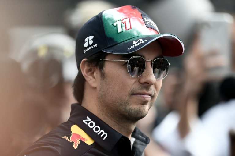 “Checo” Pérez explota contra Ferrari y Leclerc