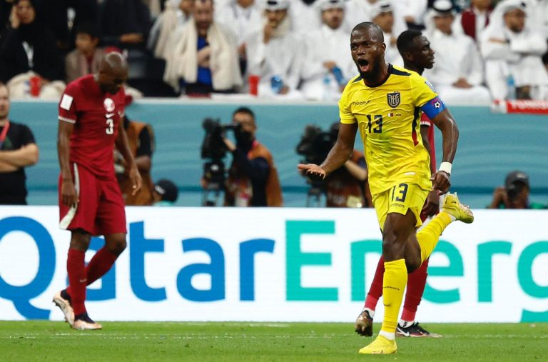 Ecuador imparte una lección de fútbol a Qatar