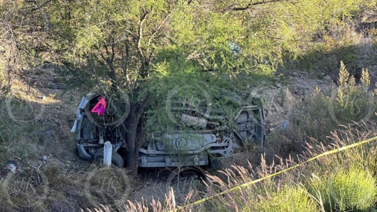 Mueren 4 en volcadura sobre la carretera a Monclova