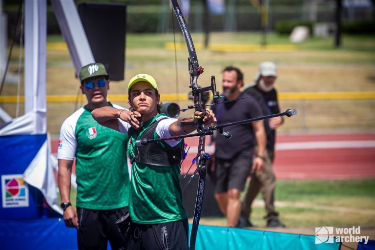 Alumno de la UA de C gana tres medallas en el Panamericano de Tiro con Arco