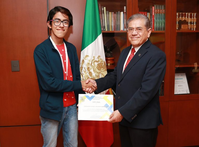 Alumno de la UA de C gana segundo lugar en la 36 Olimpiada Mexicana de Matemáticas