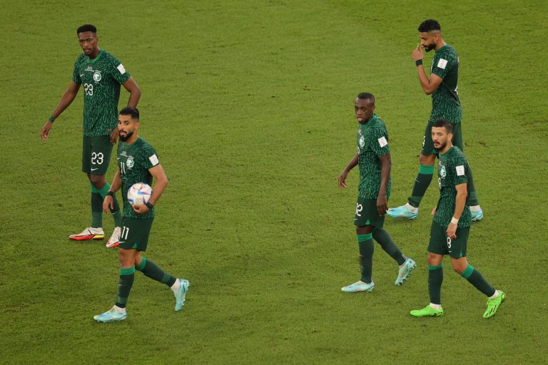 Arabia Saudita con problemas arma su equipo para jugar contra México