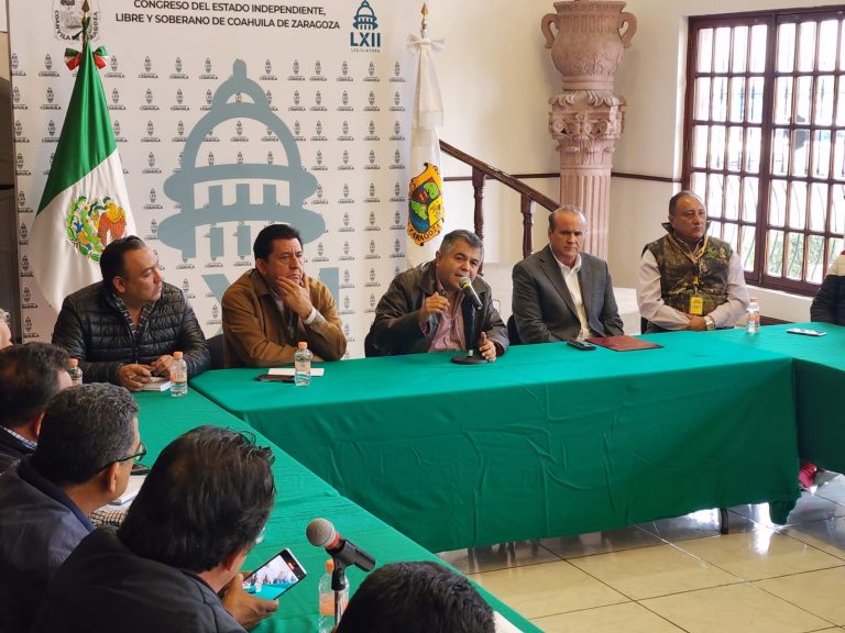 Avanza diálogo entre autoridades y empresarios transportistas