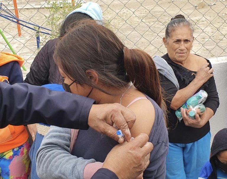 Con jornada de vacunación, combaten la influenza en área rural de Ramos Arizpe 