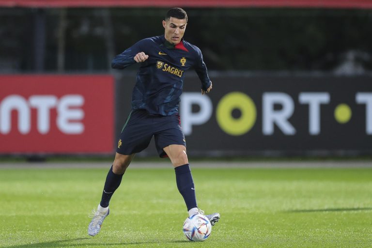 Cristiano Ronaldo entrena con la Selección lusa en plena polémica con su club