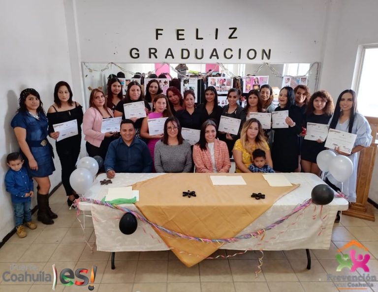 En Saltillo, finalizan cursos de uñas, maquillaje y peinado en el Club de Desarrollo Comunitario