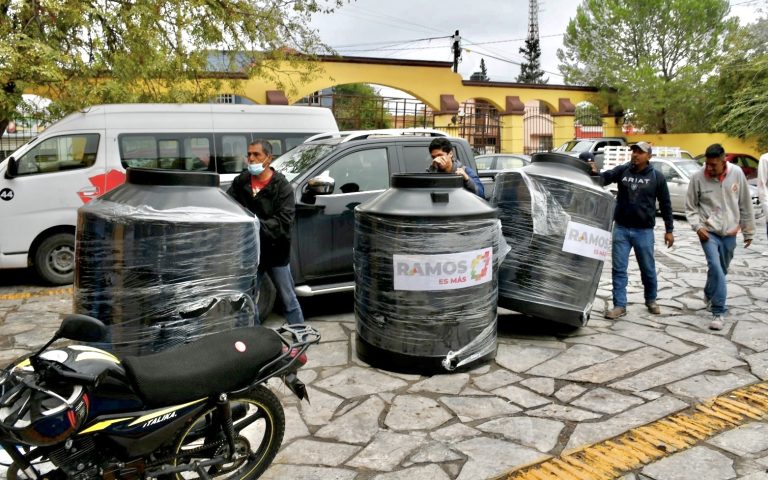 Entrega de tinacos a bajo costo rompe récord en Ramos Arizpe 