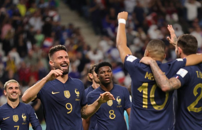 Francia comienza con victoria su reconquista del Mundial; vence 4 – 0 a Australia