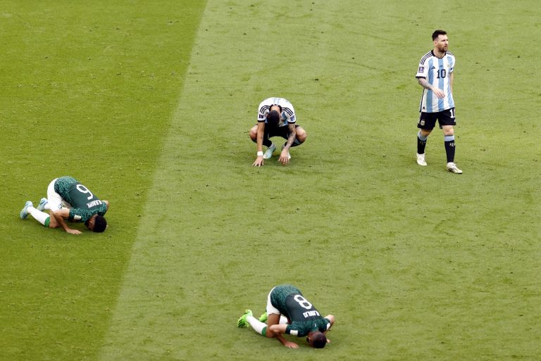 Amargo debut de Argentina; cae 2-1 frente a Arabia Saudita