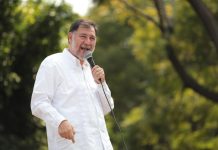 Encaran a Noroña; le gritan ‘narco’ en restaurante