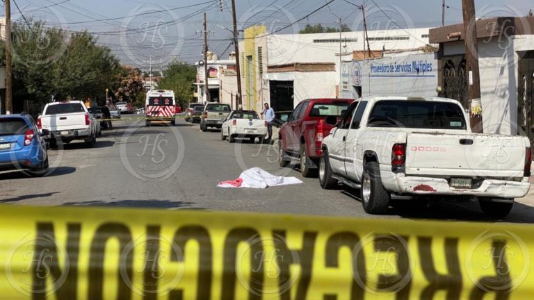 Intenta detener su camioneta con fuerza y muere por infarto