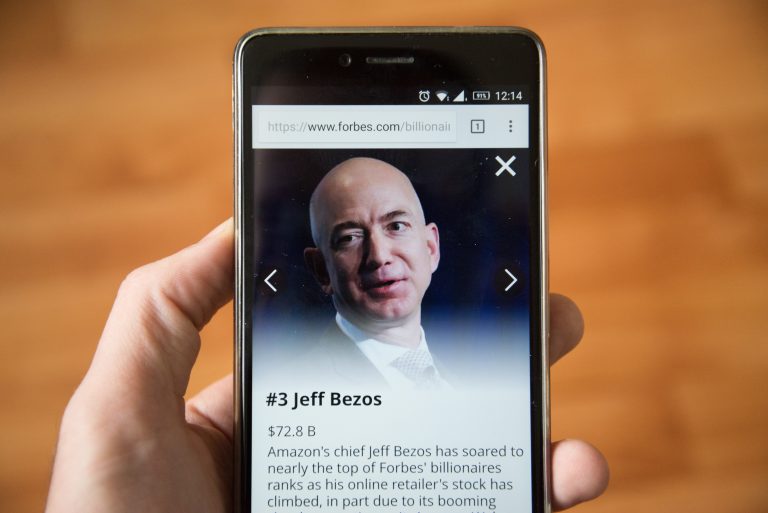 Jeff Bezos anunció que donará la mayor parte de su fortuna a la caridad