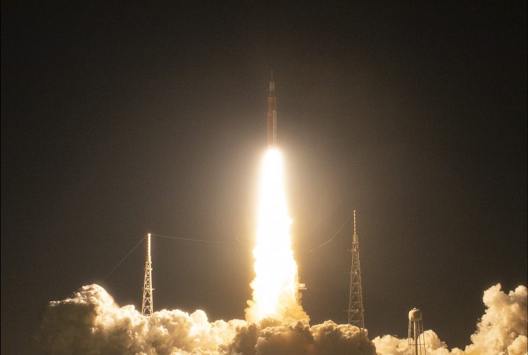 La NASA logra el despegue de la misión lunar Artemis 1