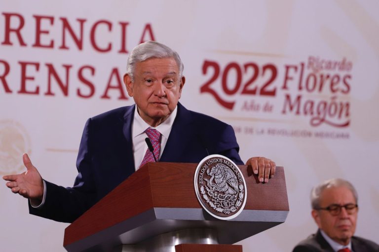 López Obrador defiende investigación de caso Ayotzinapa