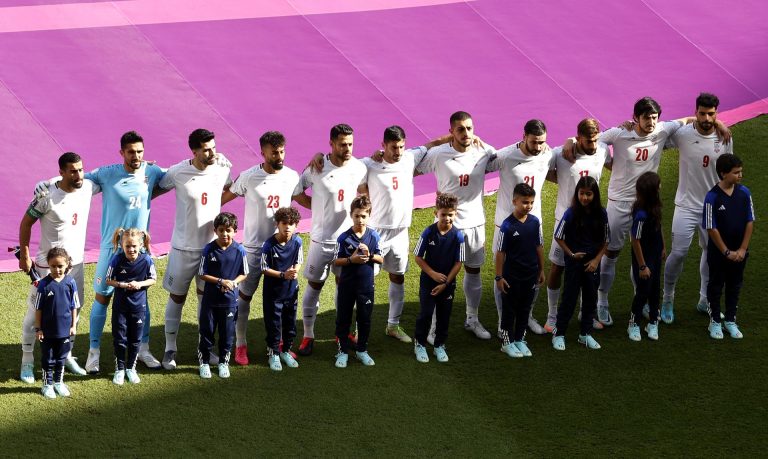 Los iraníes sí cantaron el himno ante Gales