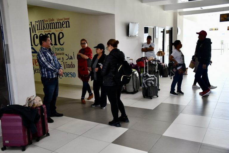 Más de 500 pasajeros quedan varados durante 10 horas en el aeropuerto “Plan de Guadalupe”  de Ramos Arizpe   