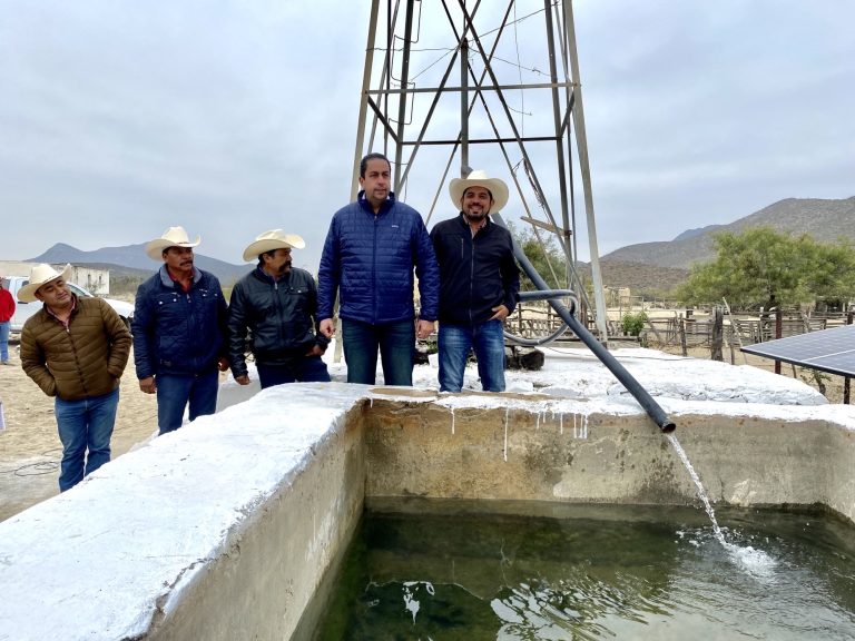 Mejoran el abastecimiento de agua en Noria de los Medrano 