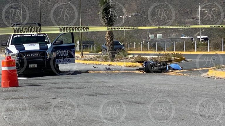 Muere motociclista al impactarse contra un transporte de personal en Ramos Arizpe