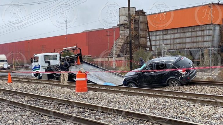 Operador de una grúa sufre un infarto y muere mientras remolcaba auto siniestrado