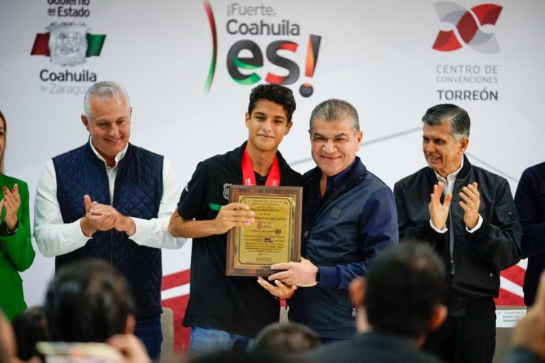 Reconoce Gobierno de Coahuila a alumnos del Colegio Cervantes, de Torreón