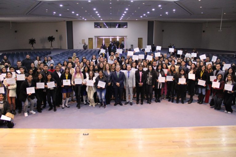 Reconoce UA de C a comunidad estudiantil de la Unidad Torreón