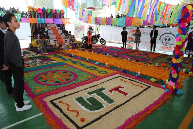 Talento y creatividad en Concurso de Altar de Muertos de la UTT