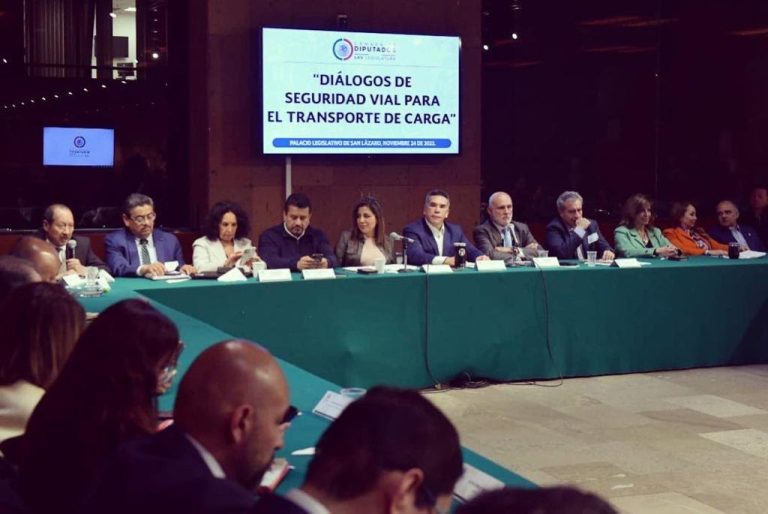 Transportistas se reúnen con diputados federales para mejorar seguridad en carreteras del país