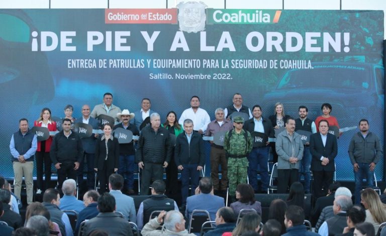 El gobernador Miguel Riquelme entrega 30 patrullas para 17 municipios de Coahuila