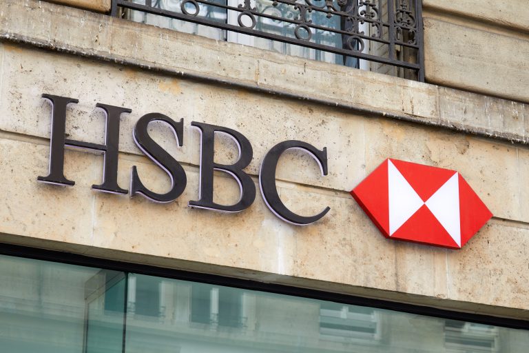 HSBC anunció que dejará de financiar proyectos de gas y petróleo
