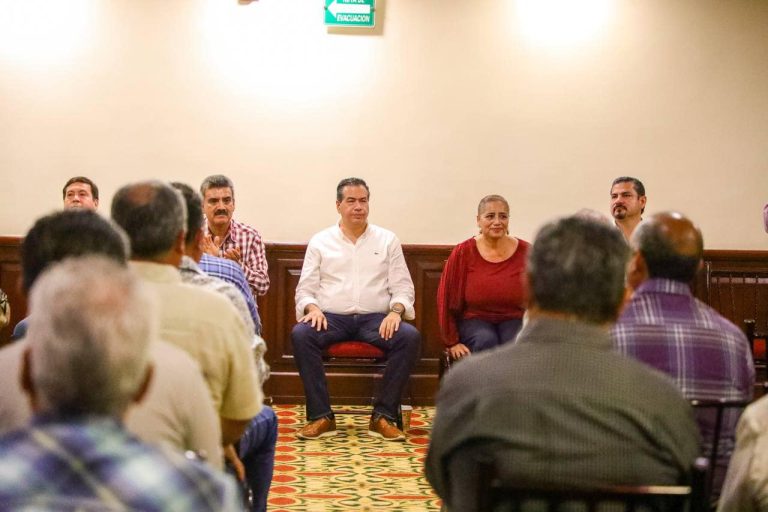 Admite Mejía Berdeja contratación de espectaculares y publicidad en redes sociales para posicionarse