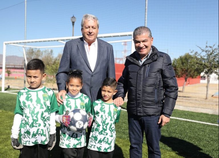 Agradecen saltillenses rehabilitación de canchas en Parque Jesús Carranza