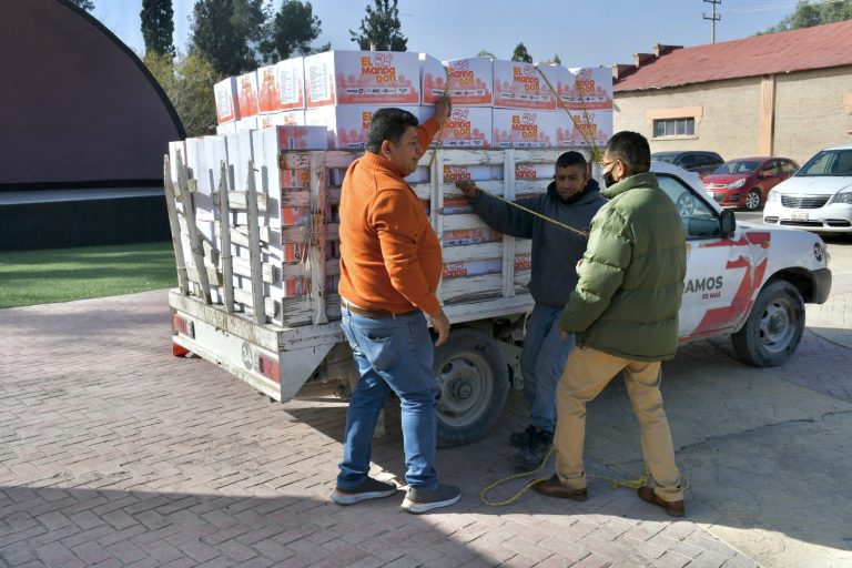 Apoyan con 15 mil paquetes alimenticios a familias del campo ramosarizpenses 