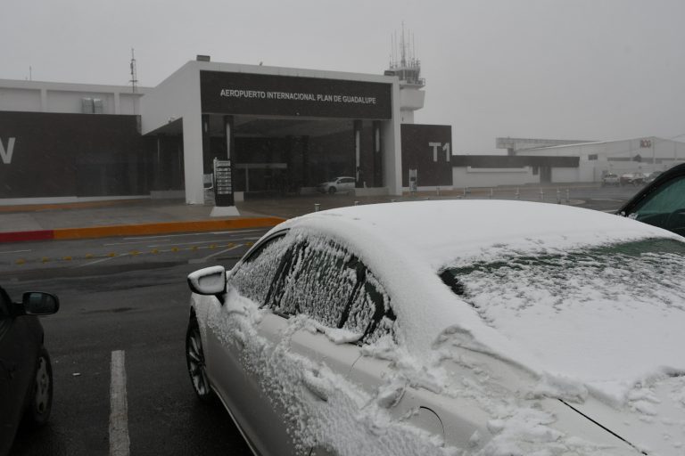 Cancelan operaciones en aeropuerto Plan de Guadalupe por frente frío 19 