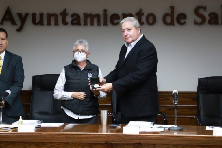 Entrega alcalde Chema Fraustro el Galardón Zapalinamé 2022