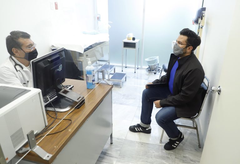 IMSS supera meta de ONUSIDA, brinda tratamiento con antirretrovirales a 96 por ciento de pacientes con VIH