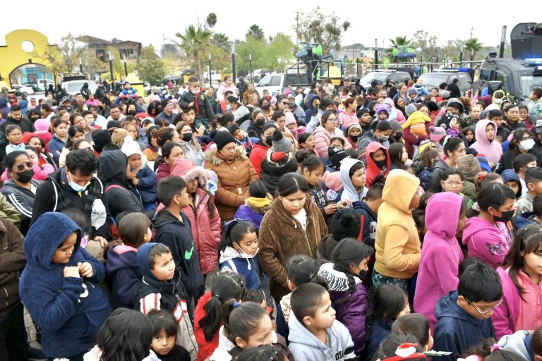 Policía del Estado celebra la navidad con familias del poniente de Ramos 