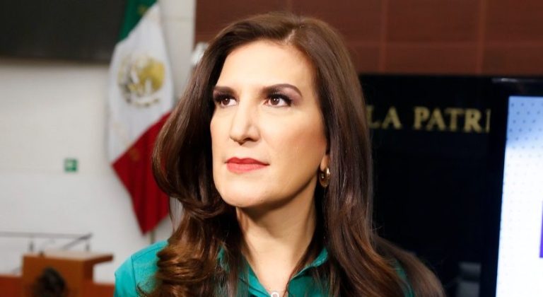 Presenta López Rabadán denuncia ante el INE por ilegalidades en la marcha de AMLO