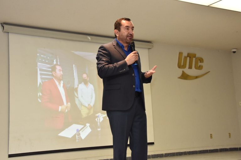 Recibe UTC conferencia especializada sobre carreras técnicas y profesionales del futuro 