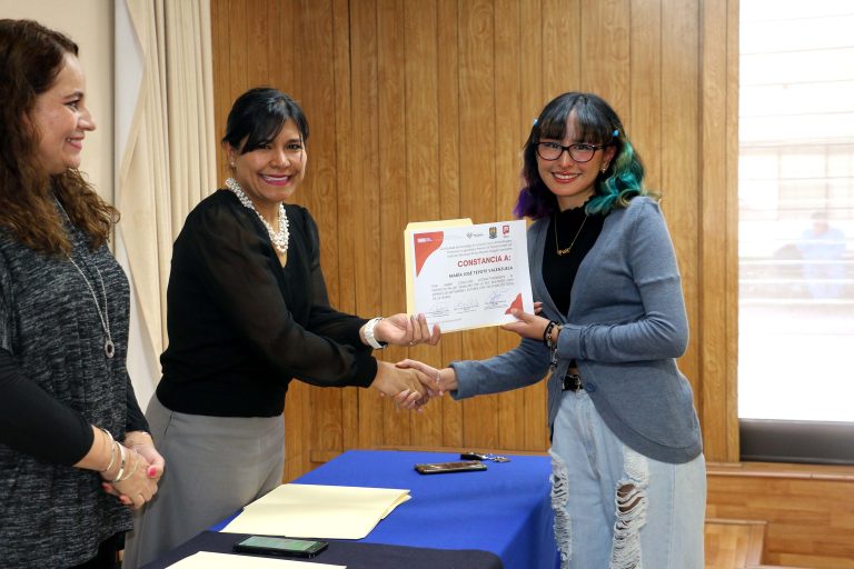 Reciben alumnos de la UA de C constancias como segunda generación de “Semilleros por la Paz”