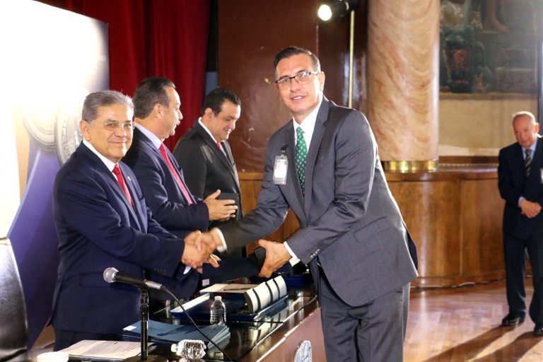 Reconoce UAdeC a 263 Universitarios con las Medallas Juan Antonio de la Fuente, Miguel Ramos Arizpe y el Diploma al Mérito Universitario